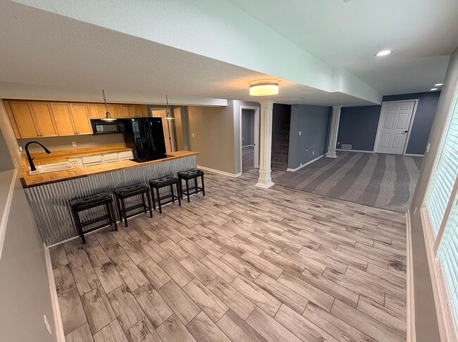 Building Photo - 806 S Fox Rdg Dr