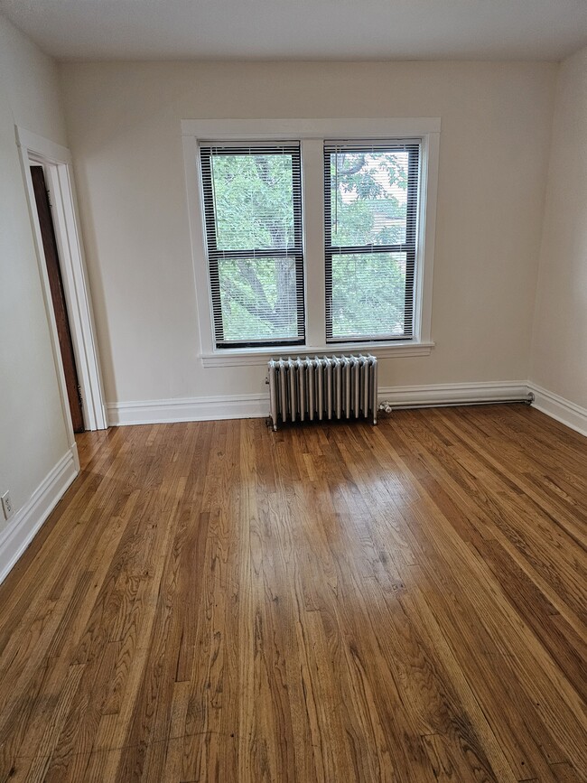 Living Room - 3749 W Grace St