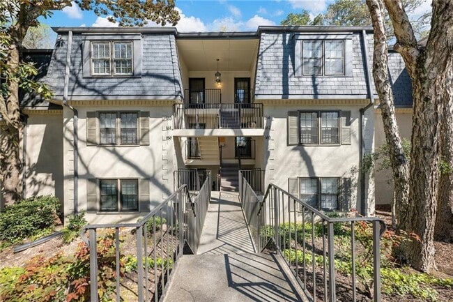 Photo - 162 Amherst Pl NW