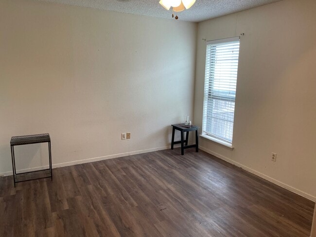 Building Photo - 7409 Waco Ave Unit B