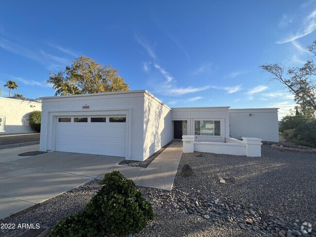 Building Photo - 1209 E Acoma Dr Rental