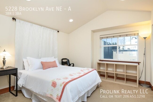 Photo - 5228 Brooklyn Ave NE