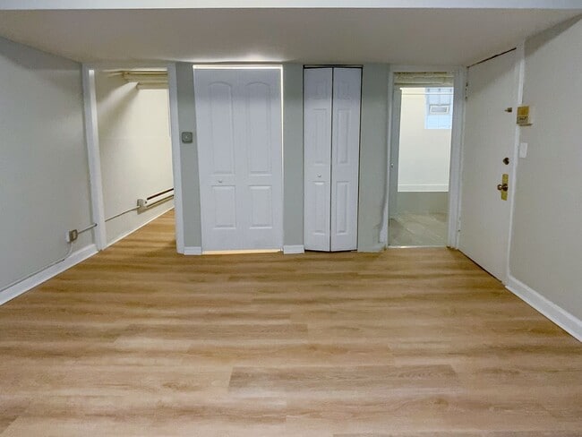 Building Photo - 2903 N Clark St Unit G