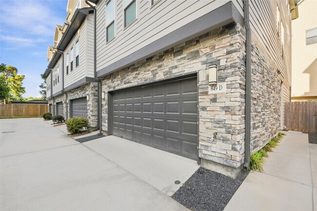Photo - 849 Fisher St