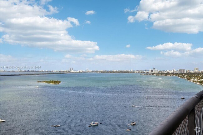 Building Photo - 1750 N Bayshore Dr Unit 2805 Rental