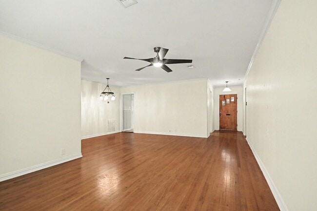 Photo - 5013 Live Oak Dr