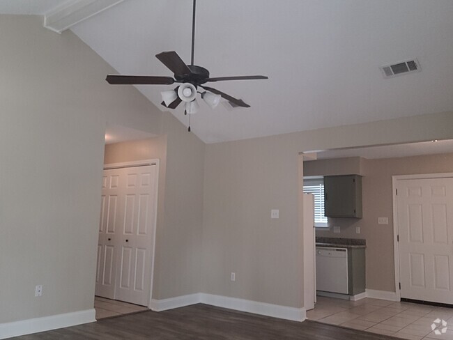 Building Photo - 57366 Maple Ave Unit E Rental