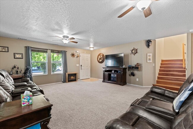 Photo - Beautiful & Spacious 4-Bedroom Home with 3...