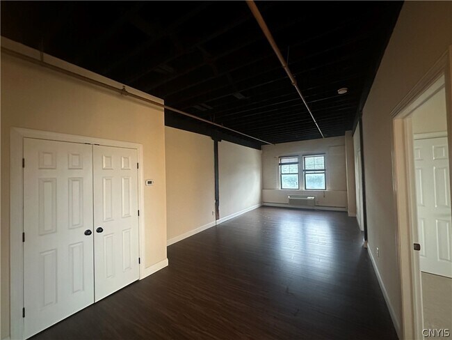 617 Hiawatha Blvd
