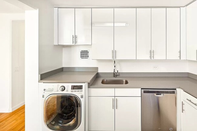 Photo - 2 S End Ave Unidad 11L