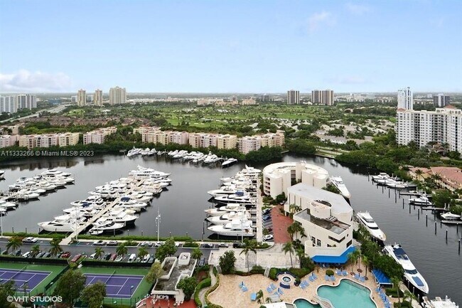 Photo - 19707 Turnberry Way Unidad 27B