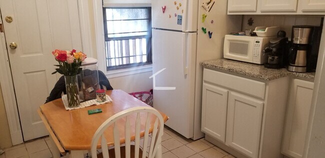 Photo - 9/1 No Fee! Spacious 2BR condo unit near Green Line