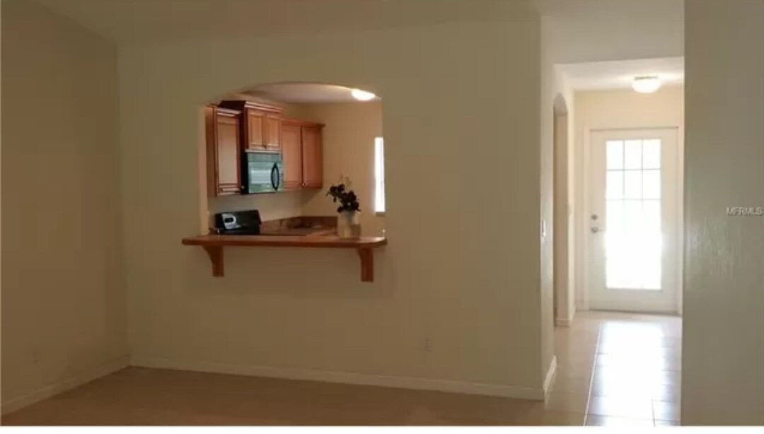 Photo - 2155 Fraser St