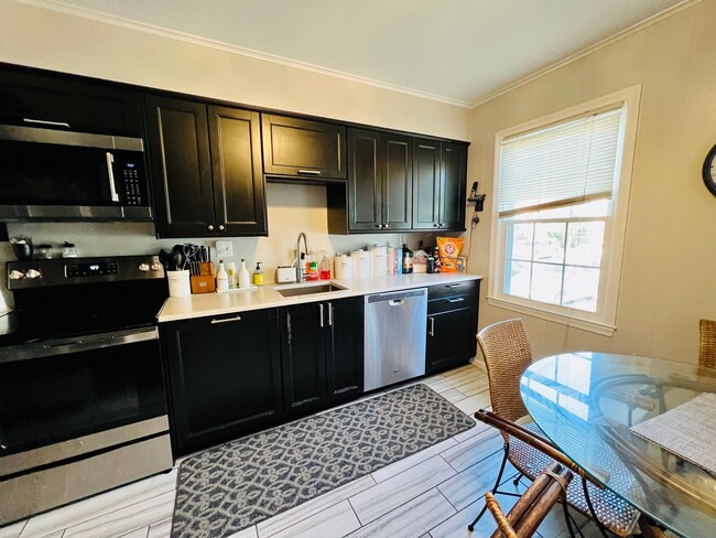 Building Photo - 6046 Bonnie Bern Ct