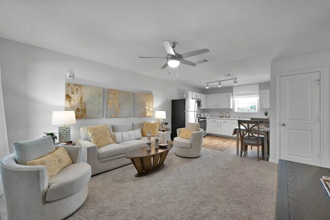 Bienvenido a Esperanza en Wild Orchid, donde la elegancia moderna se fusiona con la comodidad. Disfrute de una vida espaciosa con interiores elegantes y un vibrante ambiente comunitario. ¡Conviértalo en su nuevo hogar hoy mismo! ¡Programe una visita y compruébelo usted mismo! - Esperanza at Wild Orchid