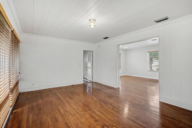 Photo - 240 Oleander Ave Unidad 244