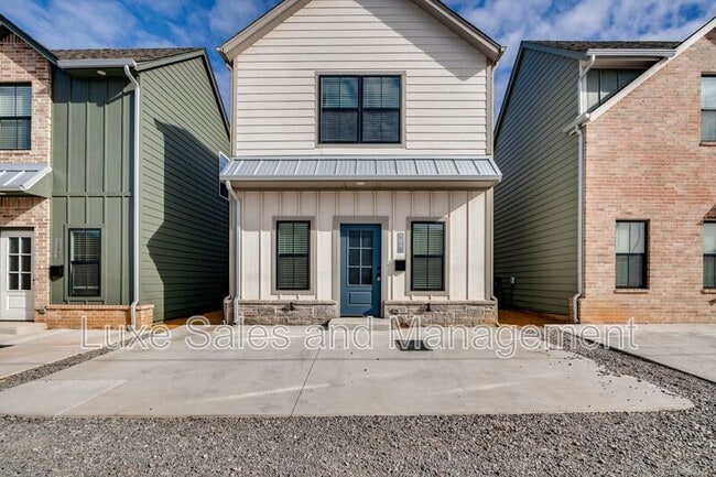 Photo - 604 W 2nd St