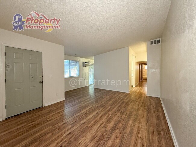 Photo - 210 S Homedale Ave