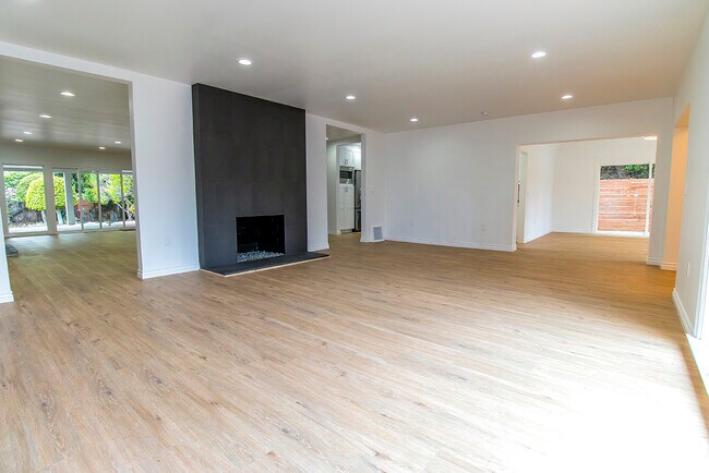 Photo - 621 N Bedford Dr