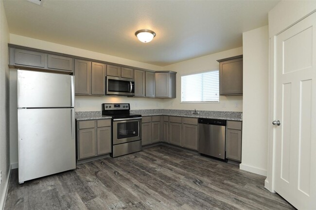 Building Photo - Exclusively marketed by Dayna Sullivan wit...