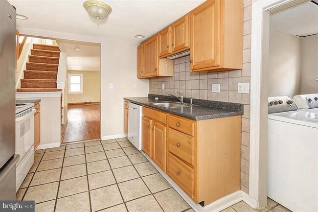 Photo - 225 Brook St