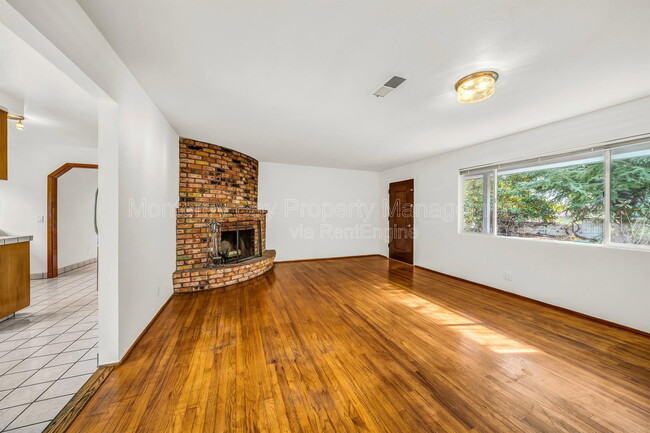 Photo - 2100 David Ave