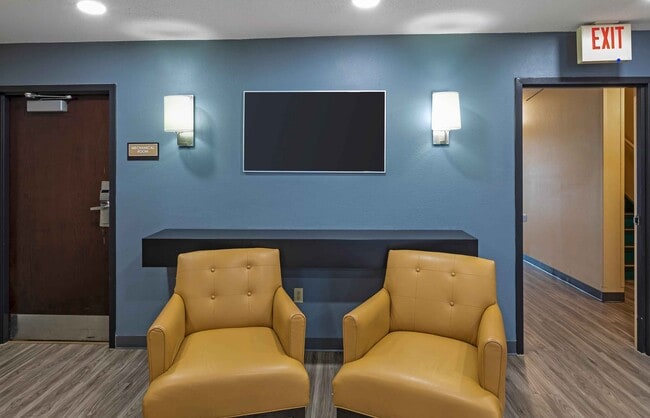 Furnished Studio-Milwaukee - Waukesha