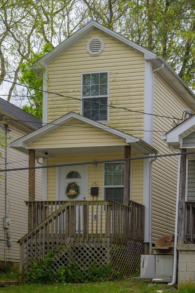 Building Photo - VIRTUAL SHOWINGS AVAILABLE - Modern 4 Bedr... Rental