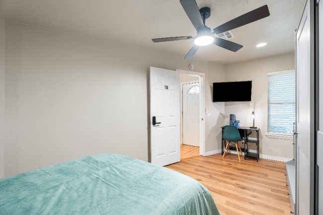 Photo - 4719 S Lakewood Ave