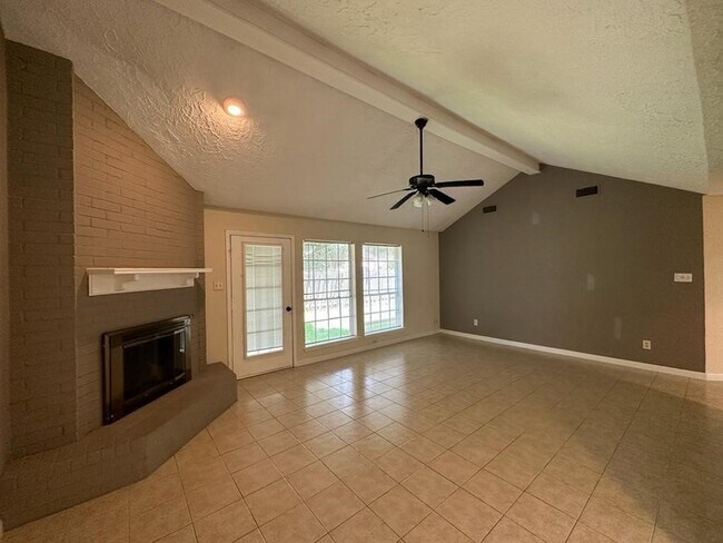 Photo - 239 Kings Way