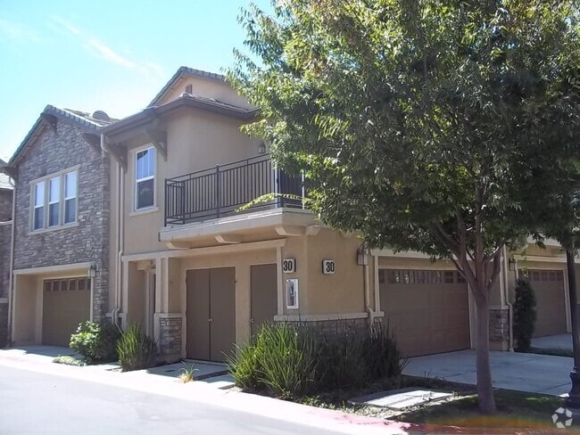 Building Photo - 3 Bed, 2½ Bath Two Story Condo in Natomas'...