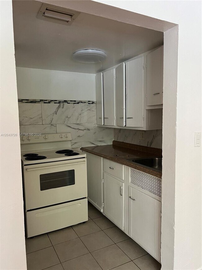 Photo - 1895 SW 22nd St Unidad #5