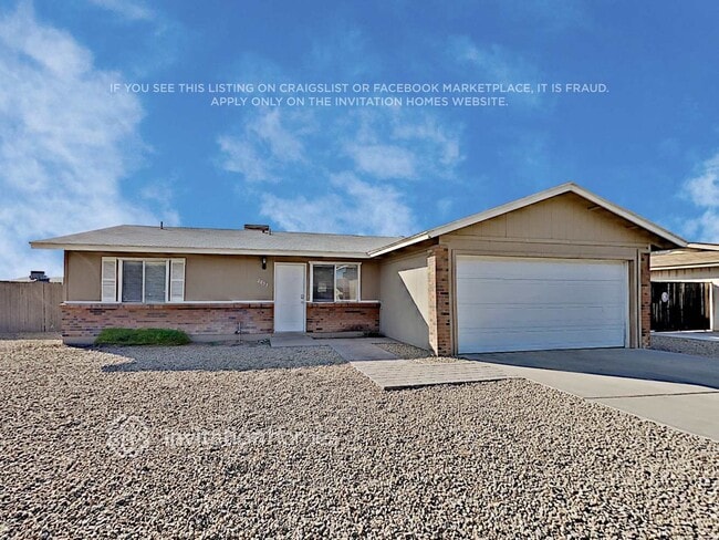 Building Photo - 2853 E Escondido Ave