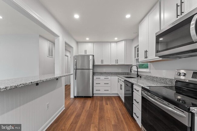 Photo - 405 Powell St