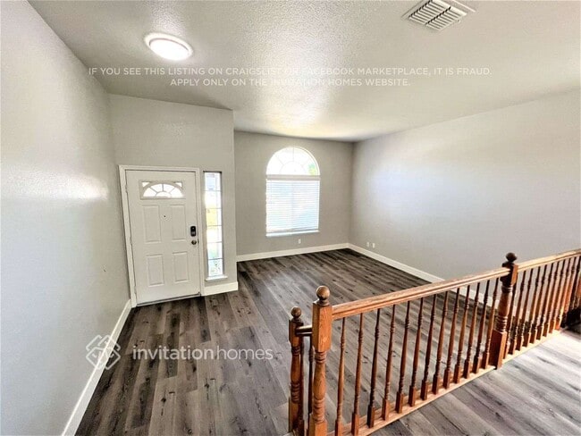 Photo - 621 Hovey Way