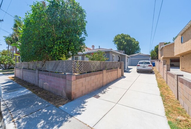 Photo - 1710 Marshallfield Ln