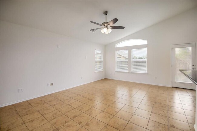 Photo - 137 Langtry Ln