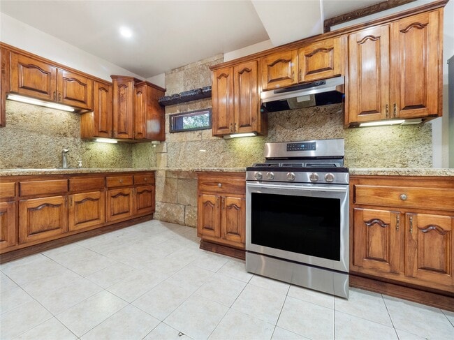 9607 Carousel Ln