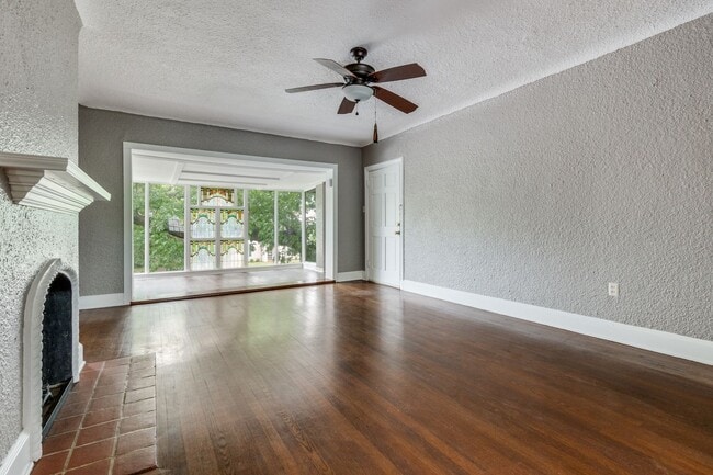 4135-4135 Hawthorne Ave Unit 4133 Hawthorne