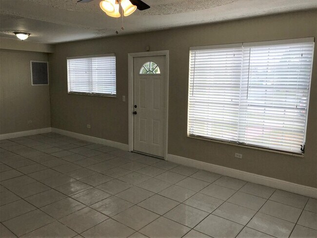 Photo - 2100 SW 68th Way