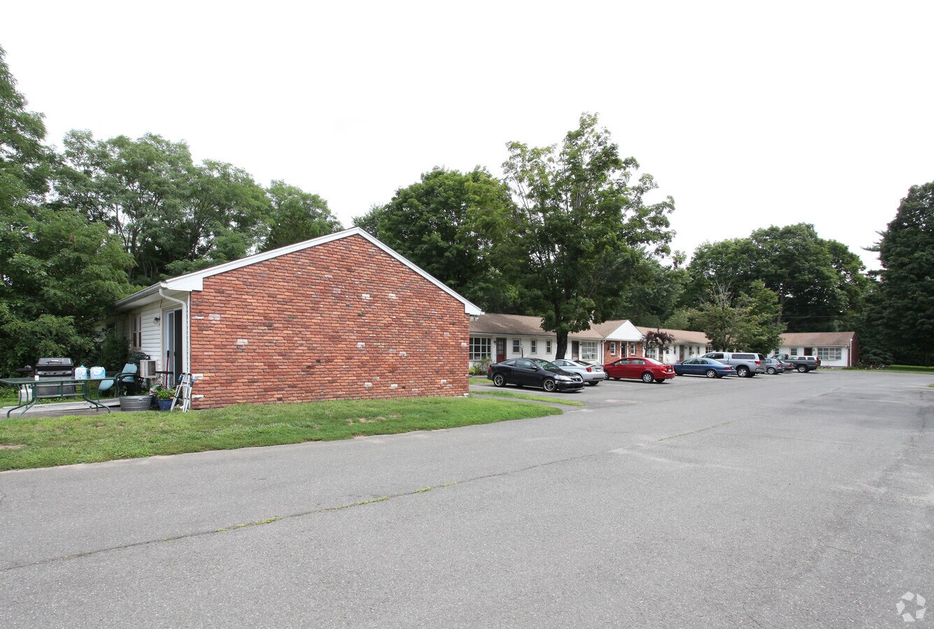 Holly House Apartments - Holly House Apartments