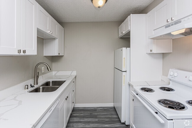 1BR, 1BA - 650SF - Kitchen
