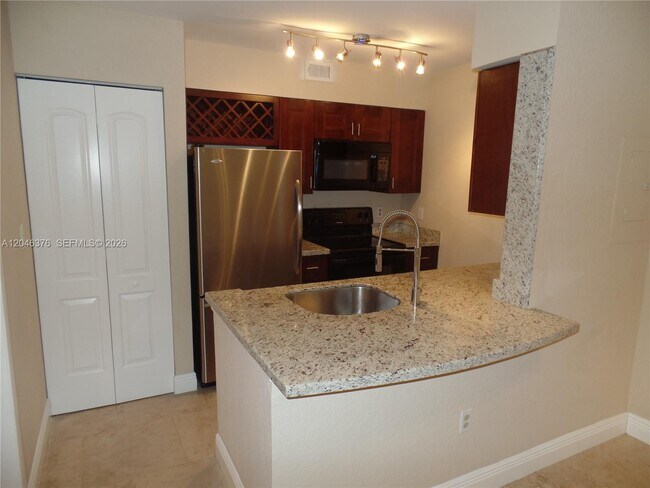 Photo - 2811 N Oakland Forest Dr Unit 205