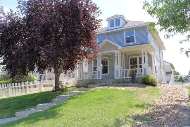 Updated 3bed/2.5bath/2car garage across fr... - Updated 3bed/2.5bath/2car garage across fr... House