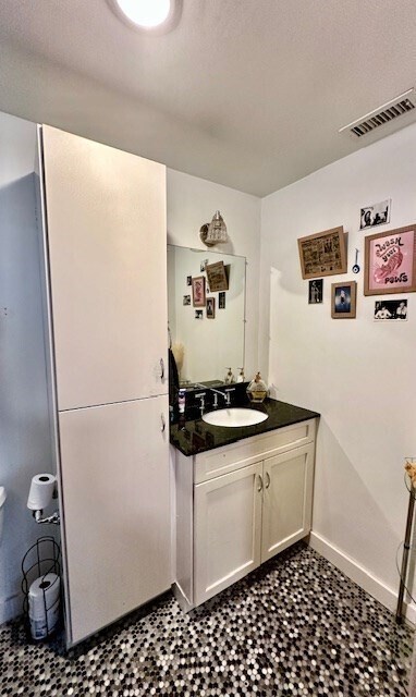 Photo - 144 Robbins St Unidad 4