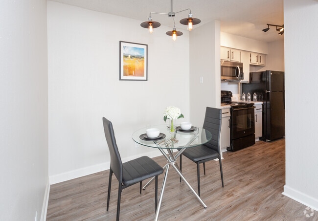 1BR, 1BA - 618 SF