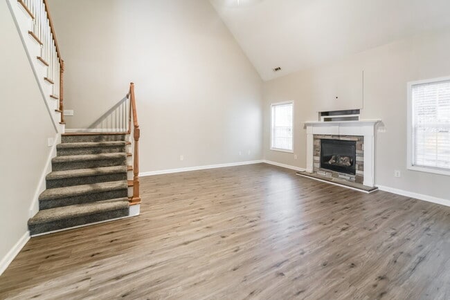 Photo - 88 Tapestry Ln