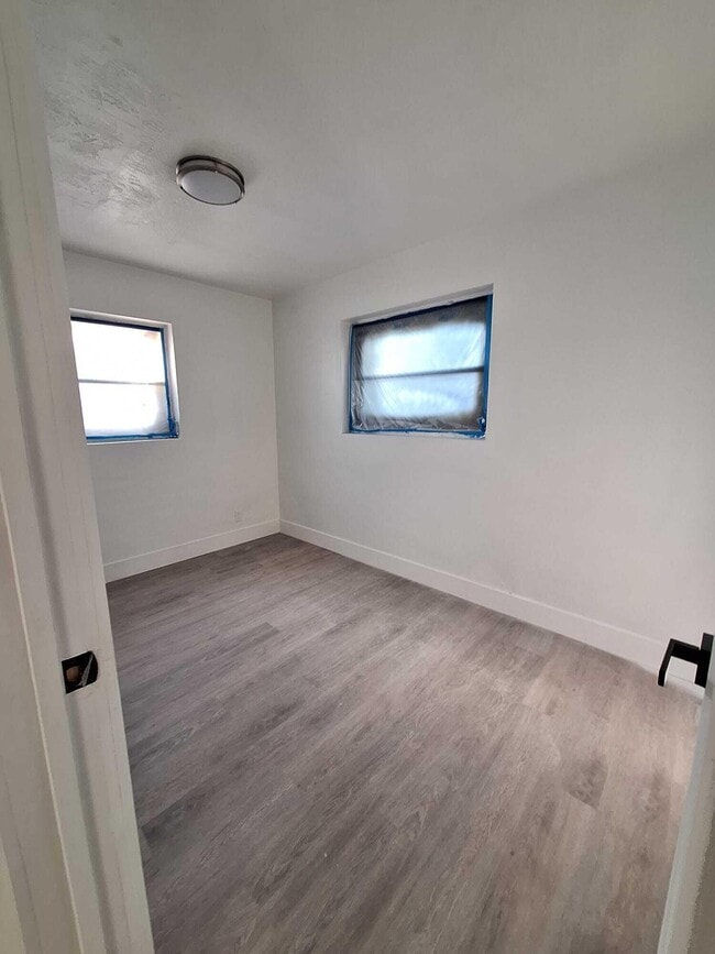 Photo - 1000 W 1st St