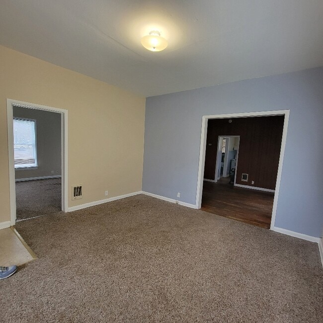 Photo - 319 SE Rose St