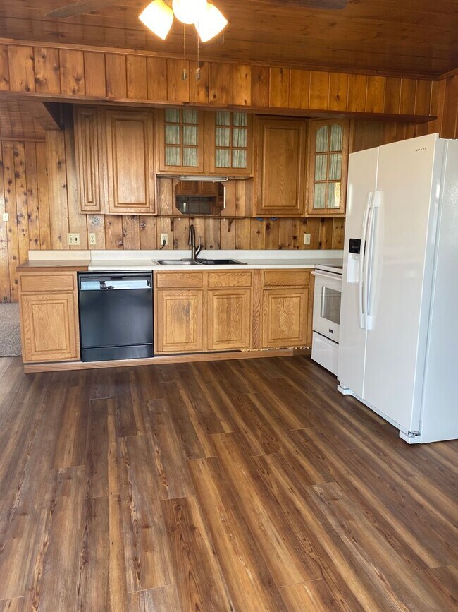 Photo - 2 Bed 1 Bath LAKE RENTAL